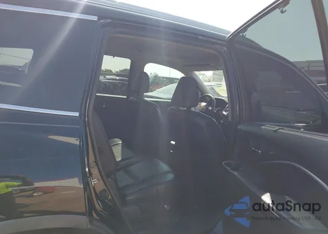 2016 Honda Pilot Touring z USA, uszkodzony, nr VIN 5FNYF5H93GB057063